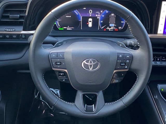 Used 2025 Toyota Crown Signia AWD/4WD image 12