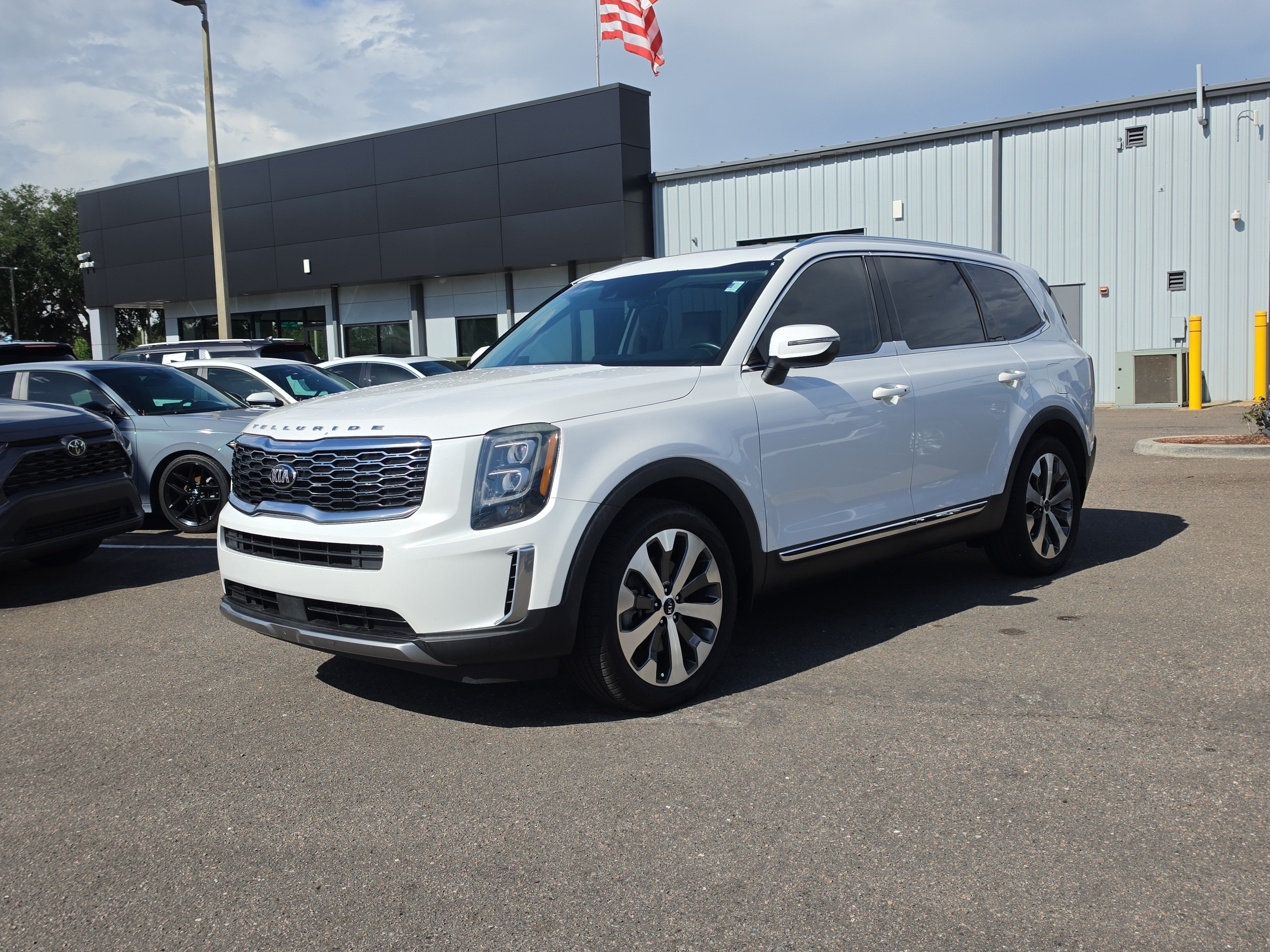 Certified 2021 Kia Telluride EX w/ EX Premium Package FWD image 4