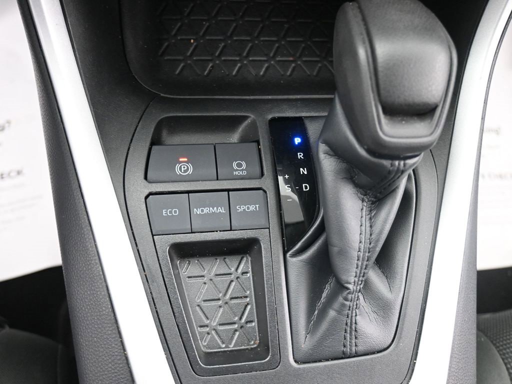 Used 2023 Toyota RAV4 LE image 22