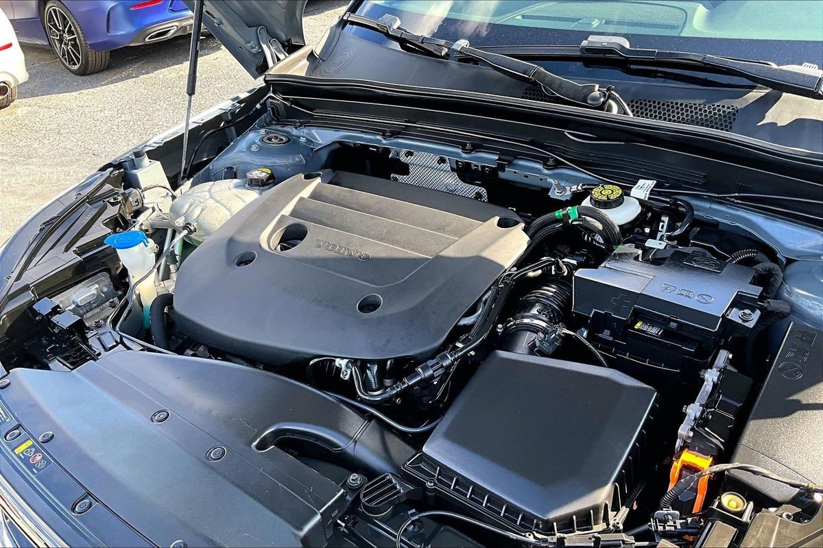 Used 2023 Volvo XC40 B5 Plus w/ Driver Assist Package image 33