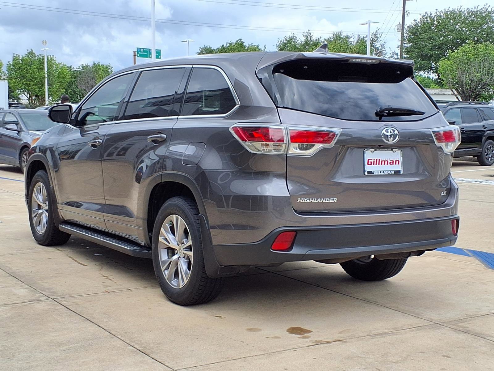 Used 2015 Toyota Highlander Plus FWD image 3