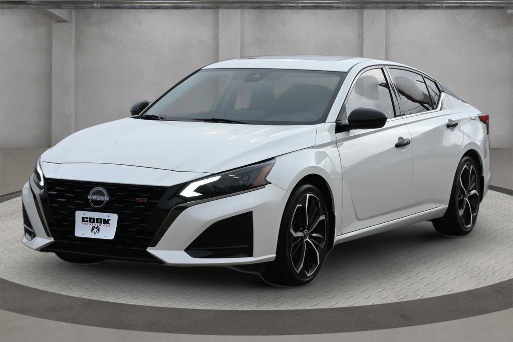 Used 2023 Nissan Altima 2.5 SR w/ SR Premium Package image 1