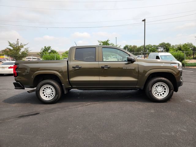 Used 2024 Chevrolet Colorado W/T RWD image 2