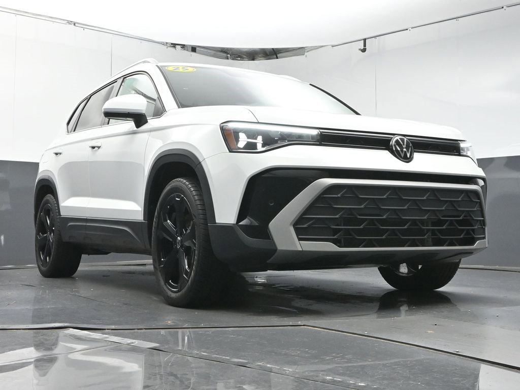 Used 2025 Volkswagen Taos SE image 10