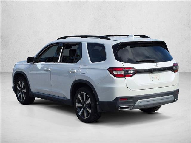 Used 2023 Honda Pilot Touring image 7