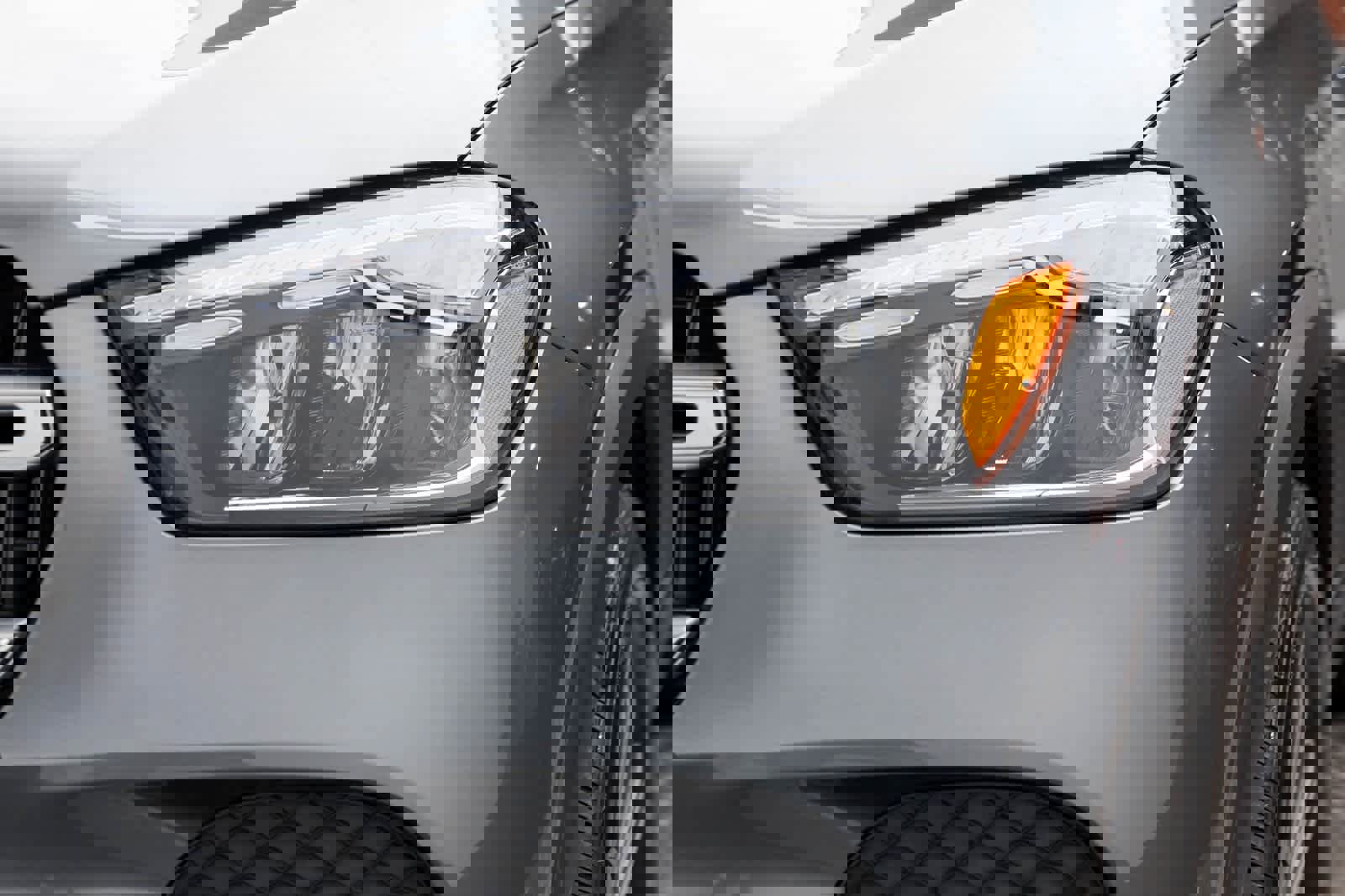 Used 2025 Mercedes-Benz GLE 450e 4MATIC w/ Driver Assistance Package image 52