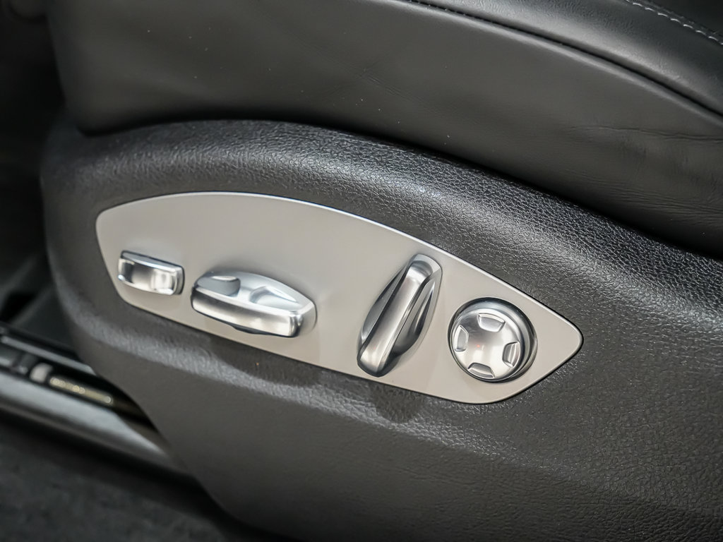Certified 2024 Porsche Macan AWD/4WD image 22