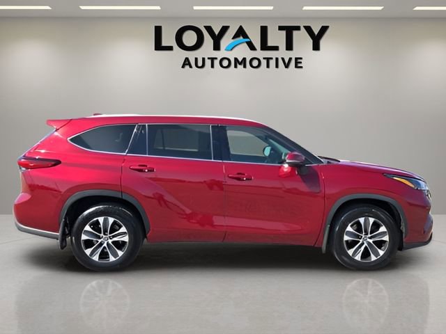 Used 2022 Toyota Highlander XLE image 6