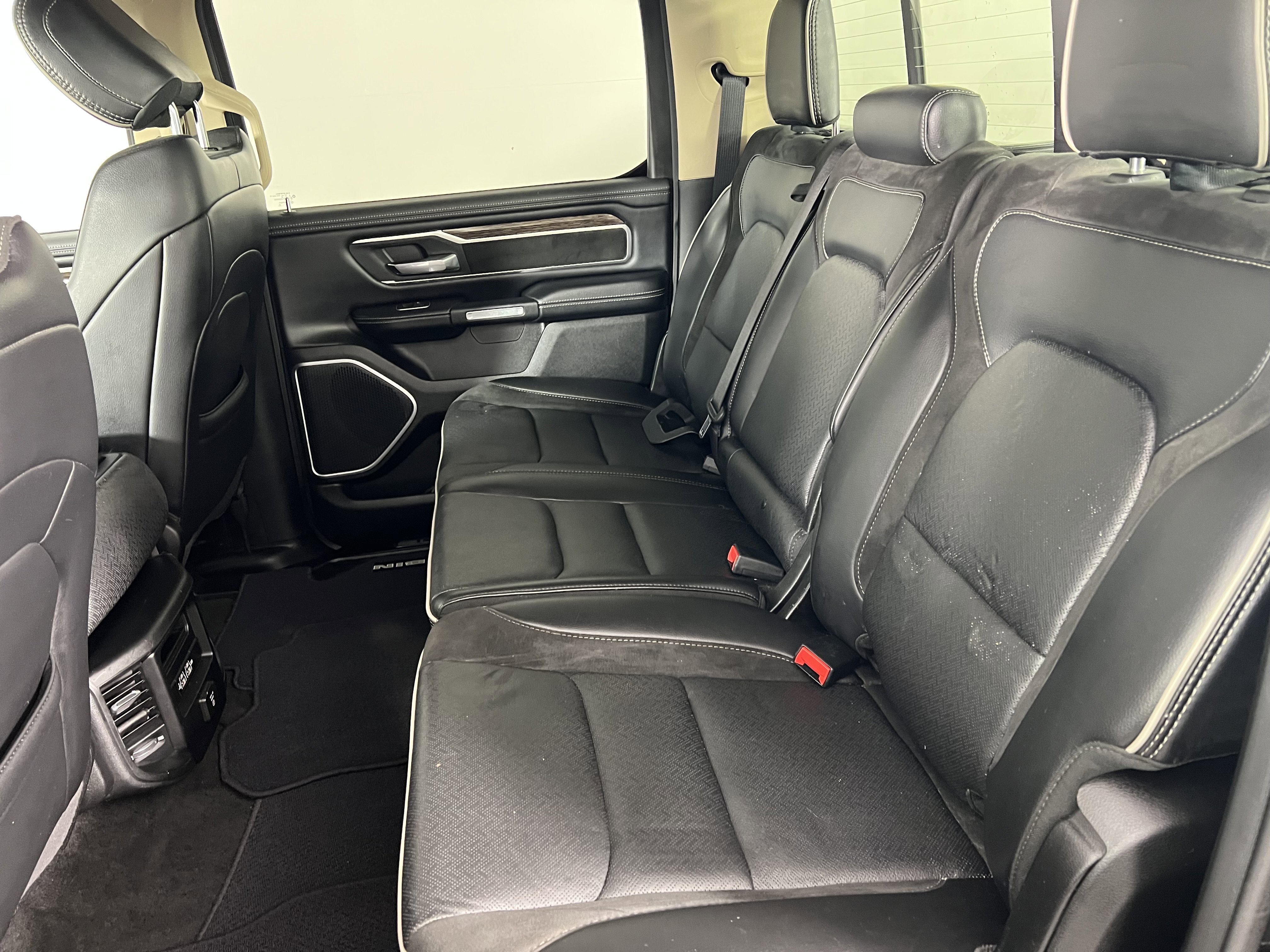 Used 2020 RAM 1500 Laramie AWD/4WD image 18