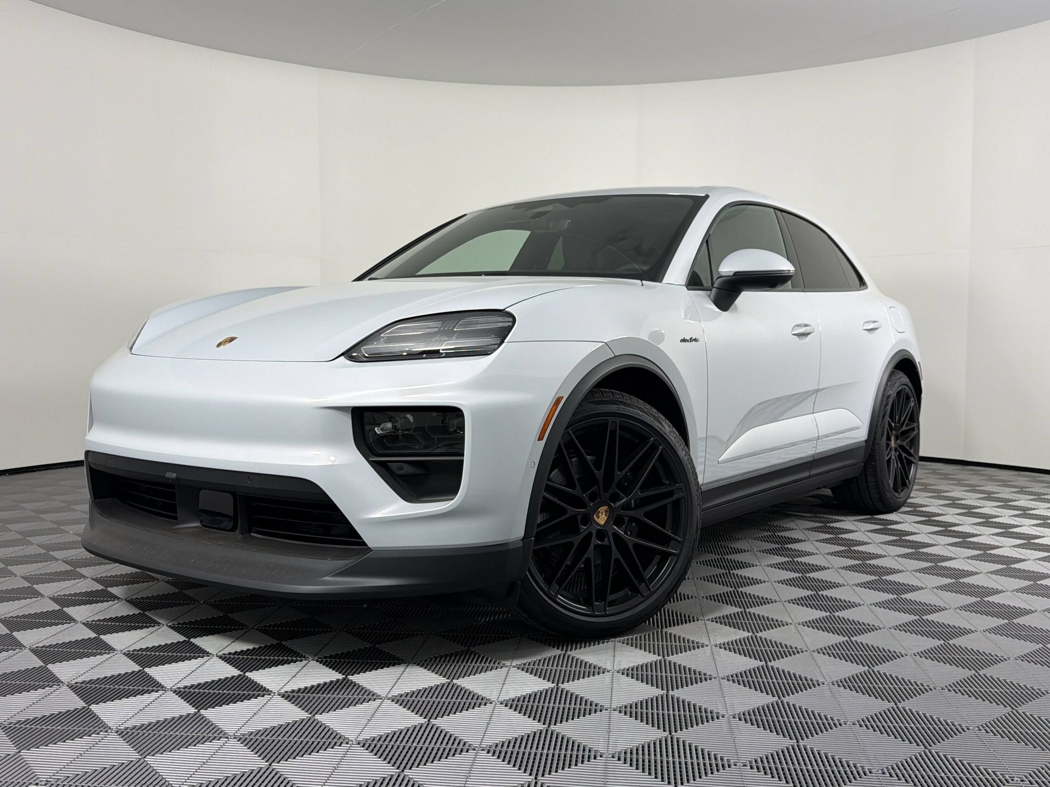 New 2026 Porsche Macan Electric RWD video 1