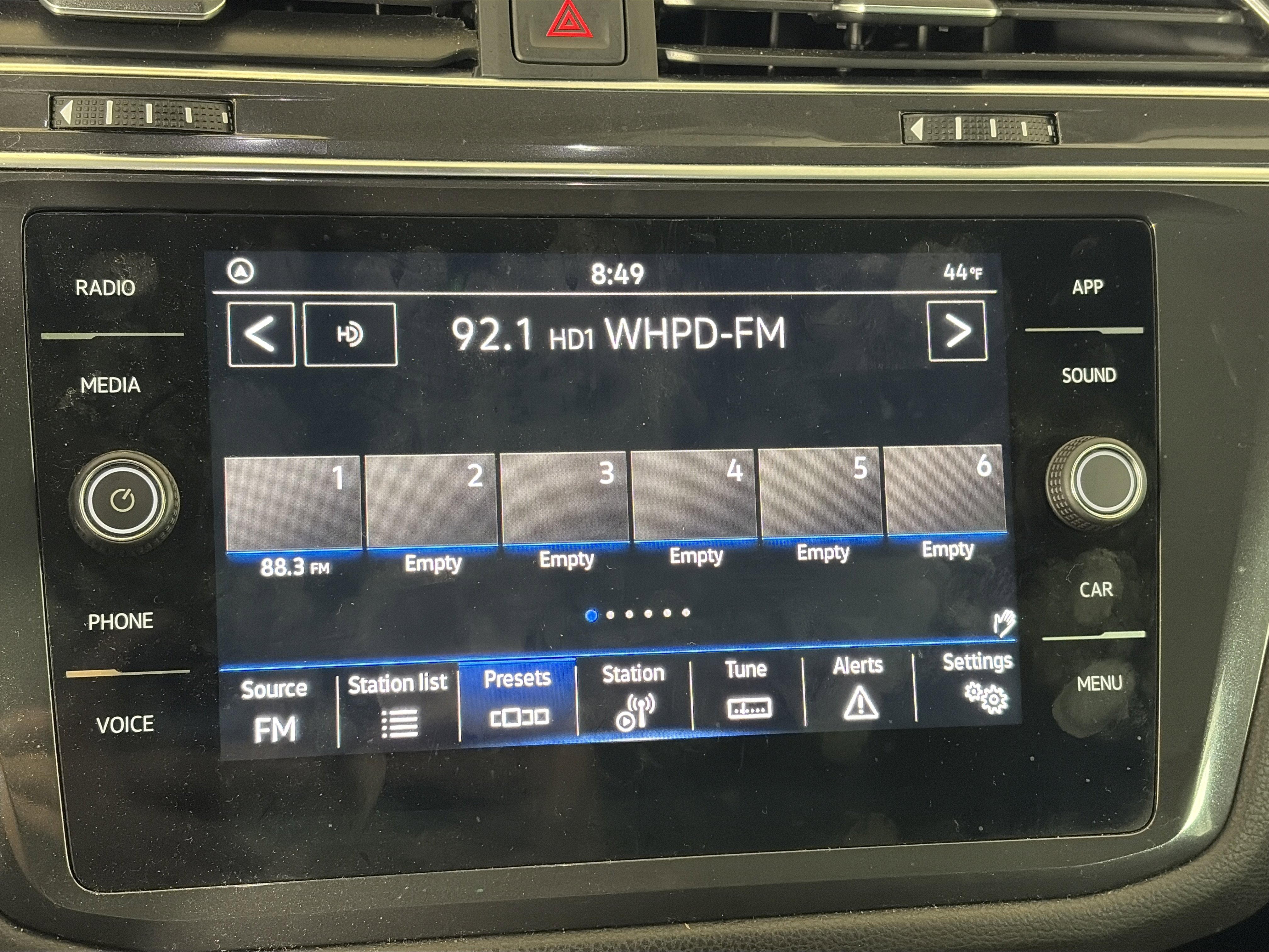 Used 2022 Volkswagen Tiguan SE image 19