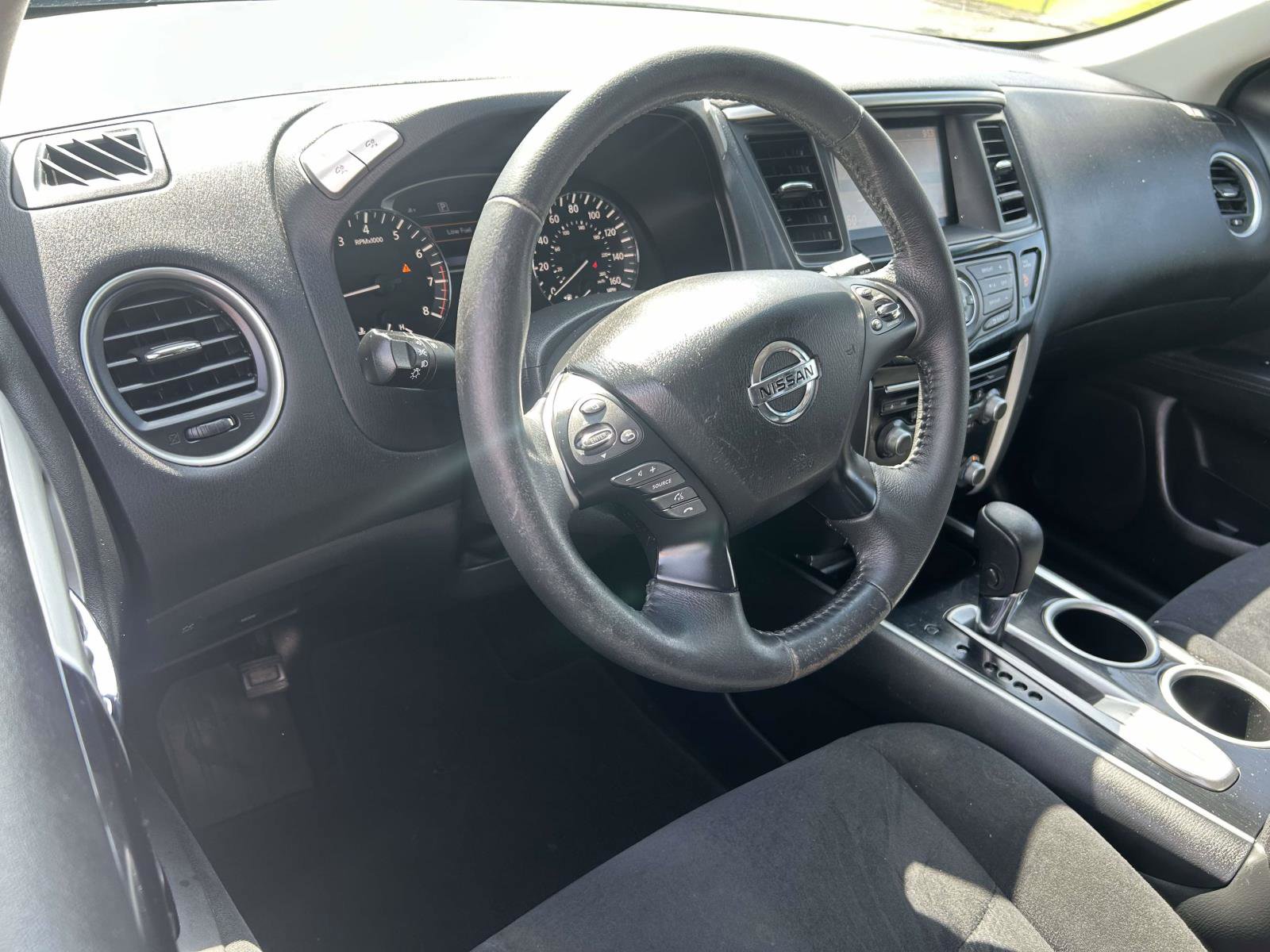 Used 2016 Nissan Pathfinder SV FWD image 9