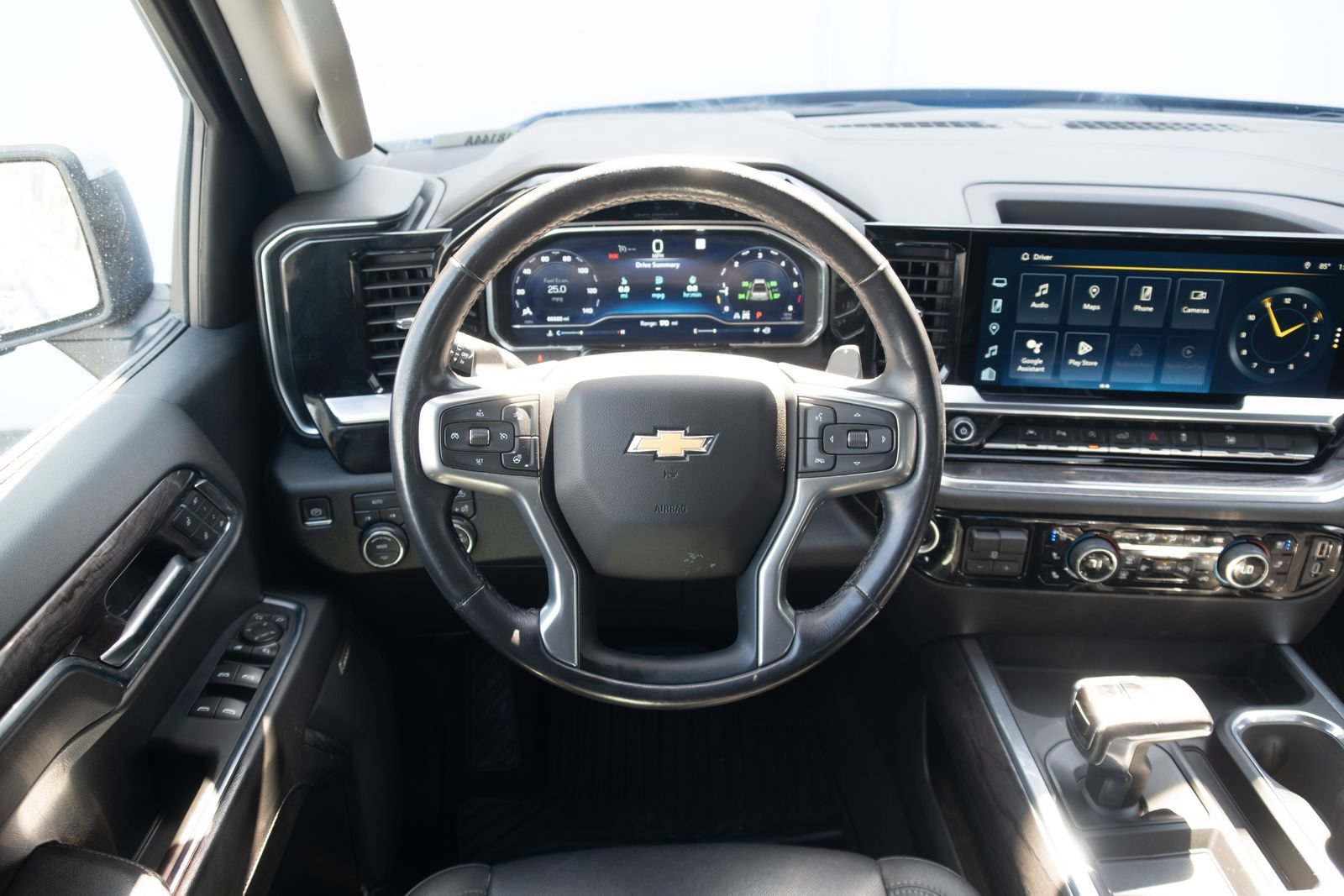 Used 2022 Chevrolet Silverado 1500 LTZ AWD/4WD image 2