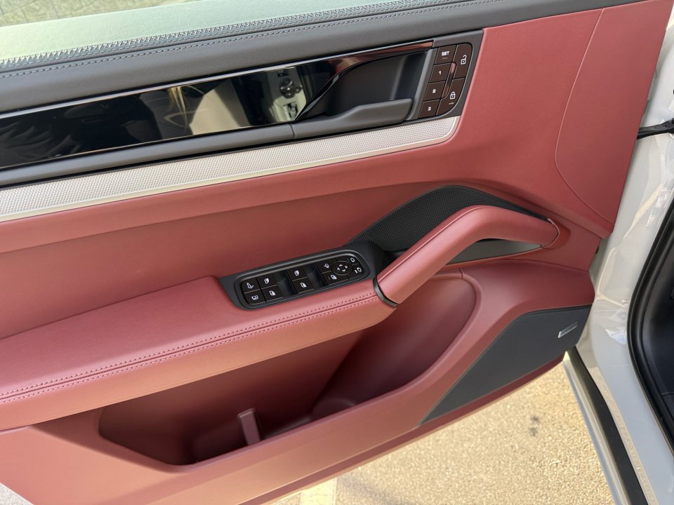 New 2026 Porsche Cayenne E-Hybrid AWD/4WD image 21