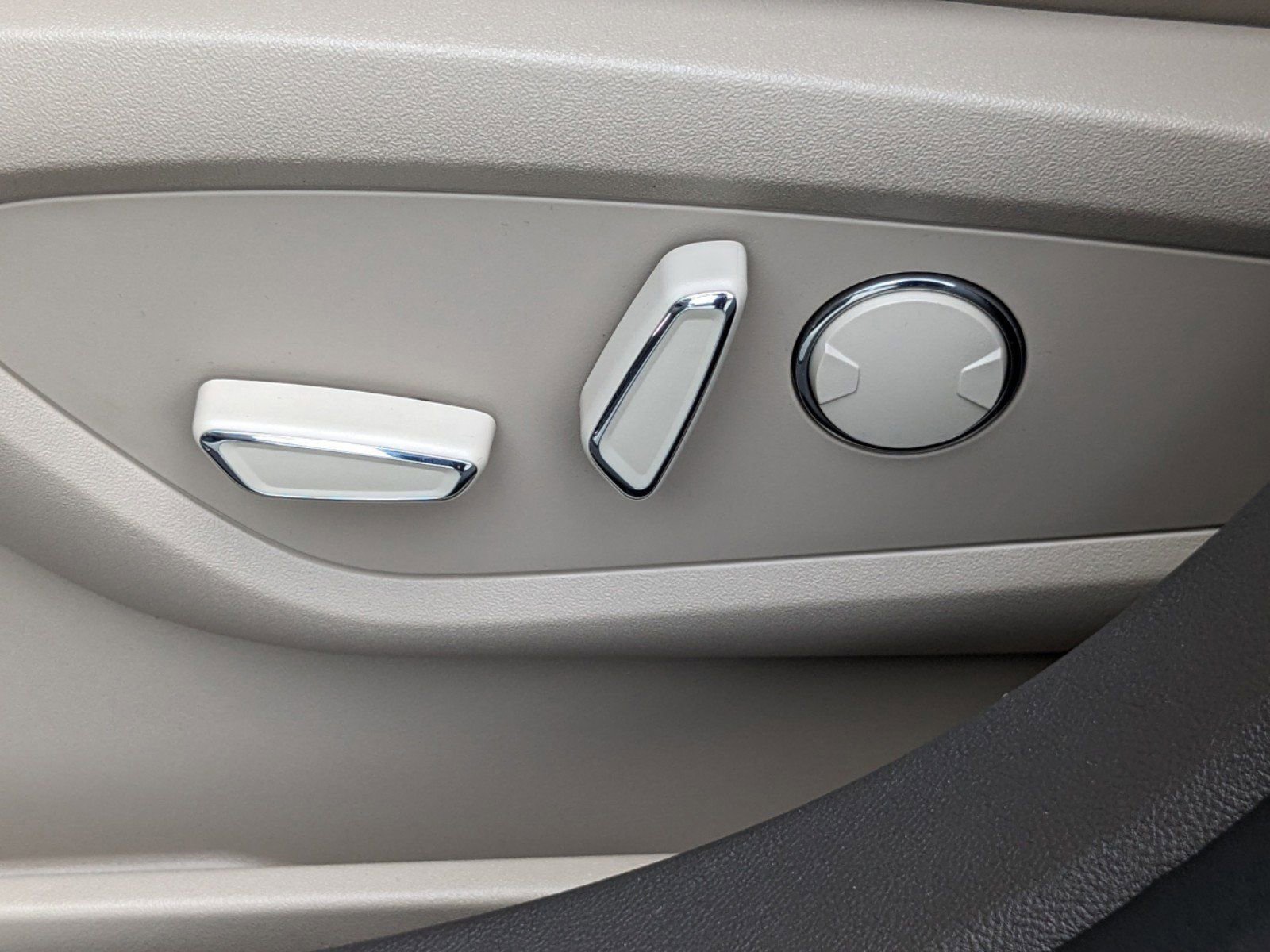 Certified 2023 Lincoln Nautilus Reserve w/ Equipment Group 201A image 21