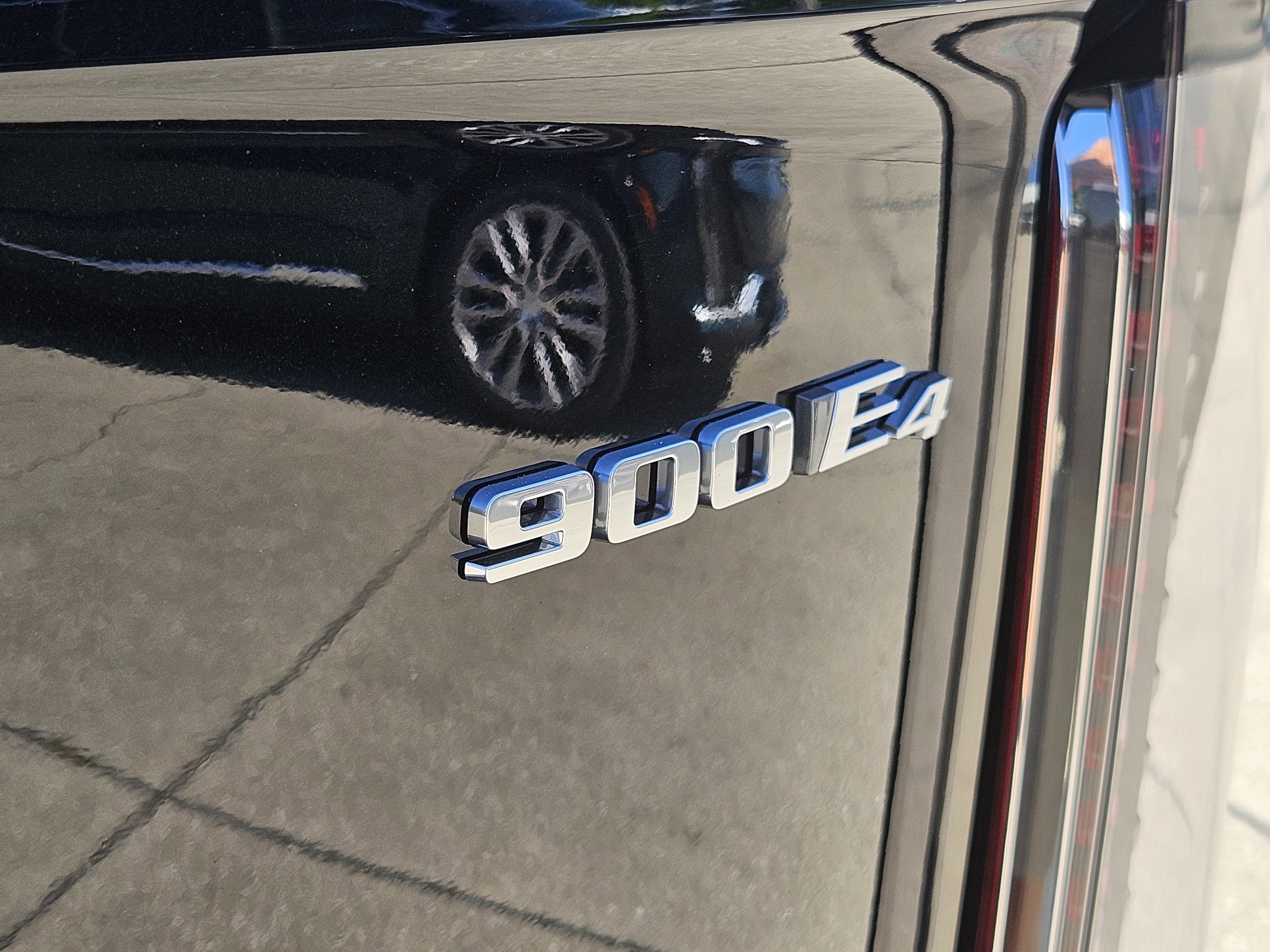 New 2026 Cadillac Vistiq Sport w/ LPO, Floor Liner Package image 11