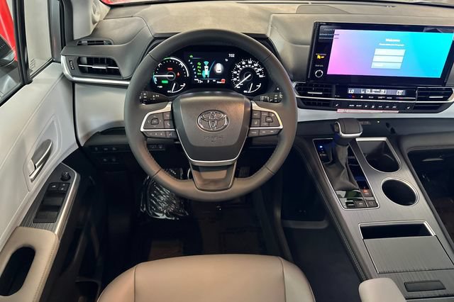 Certified 2026 Toyota Sienna XLE FWD image 18