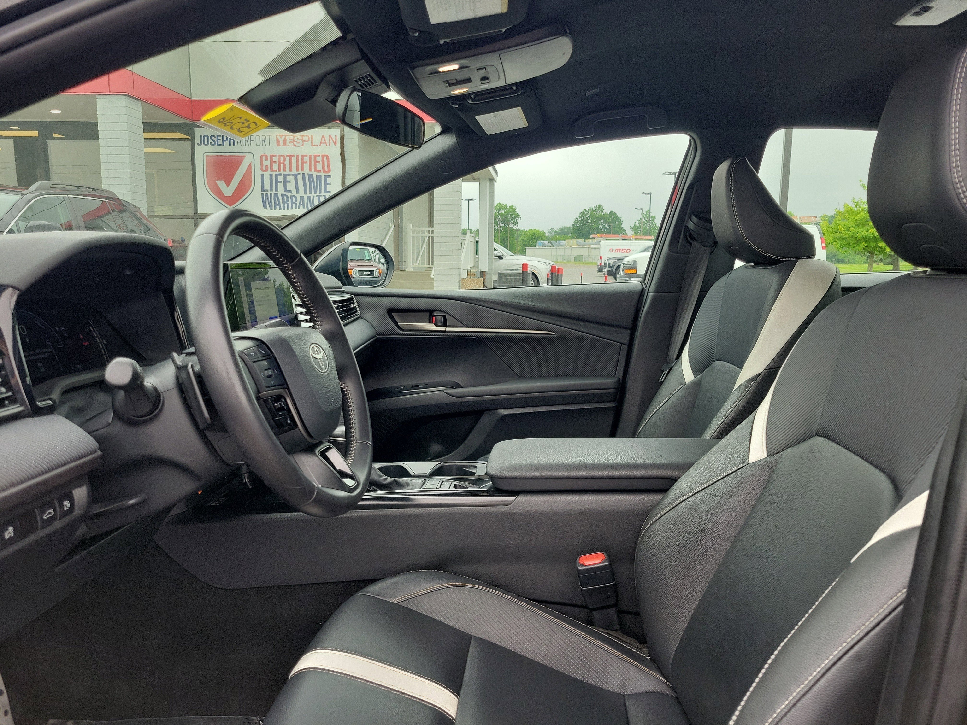 Used 2025 Toyota Camry SE FWD image 15
