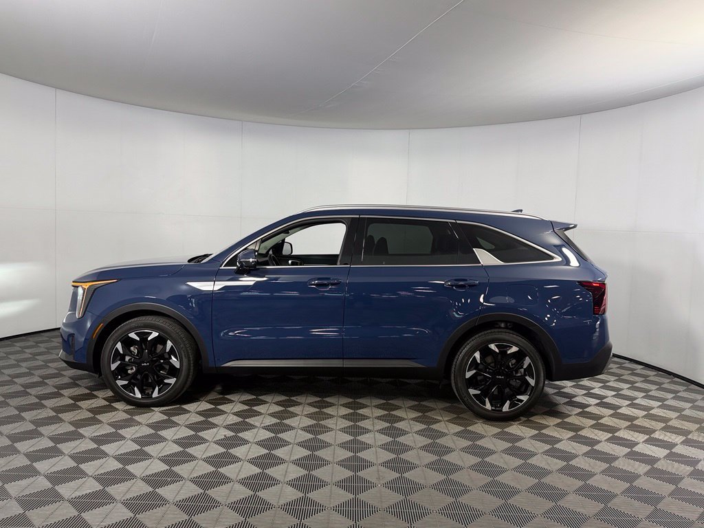 Used 2024 Kia Sorento EX w/ Panoramic Sunroof Package FWD image 9