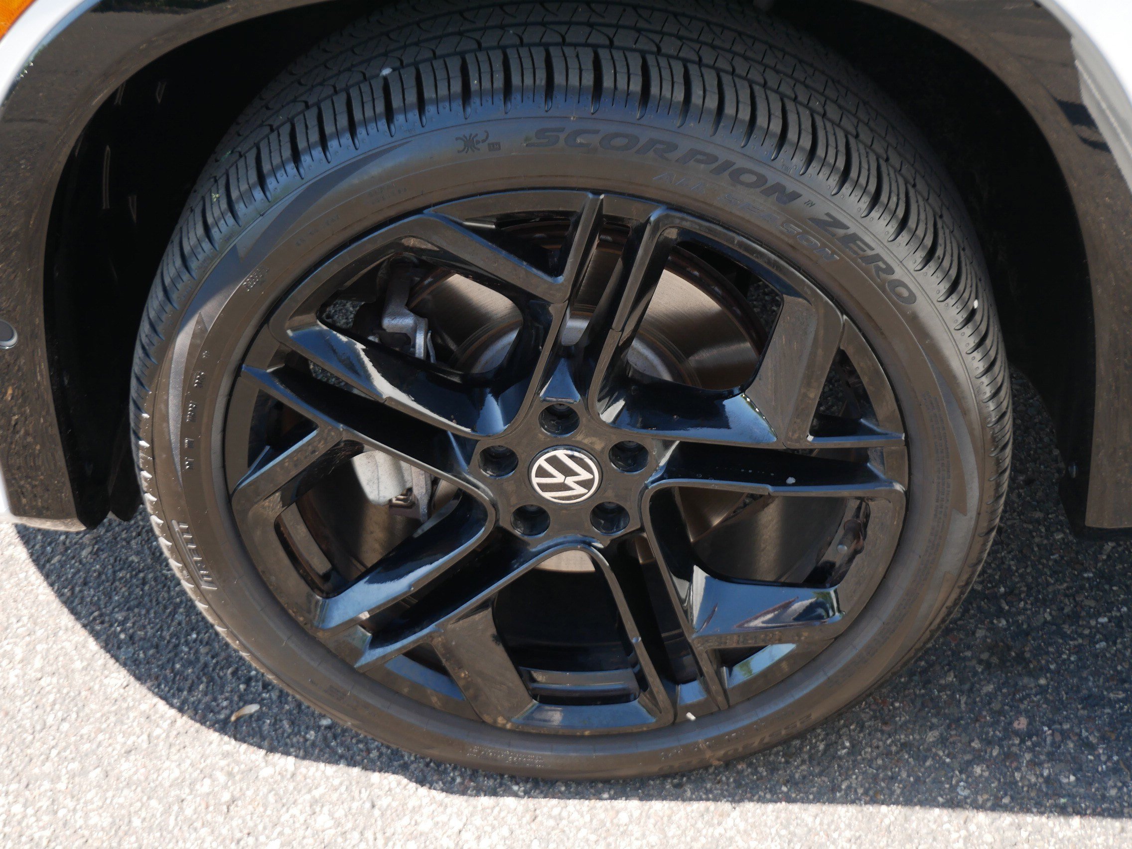 Certified 2025 Volkswagen Tiguan SE R-Line AWD/4WD image 15