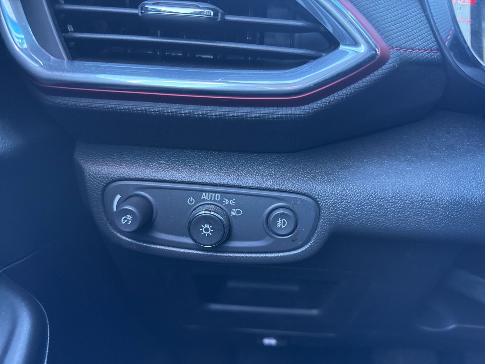 Used 2023 Chevrolet TrailBlazer RS w/ Convenience Package image 35