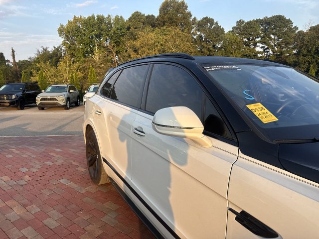 Used 2019 Bentley Bentayga AWD/4WD image 18