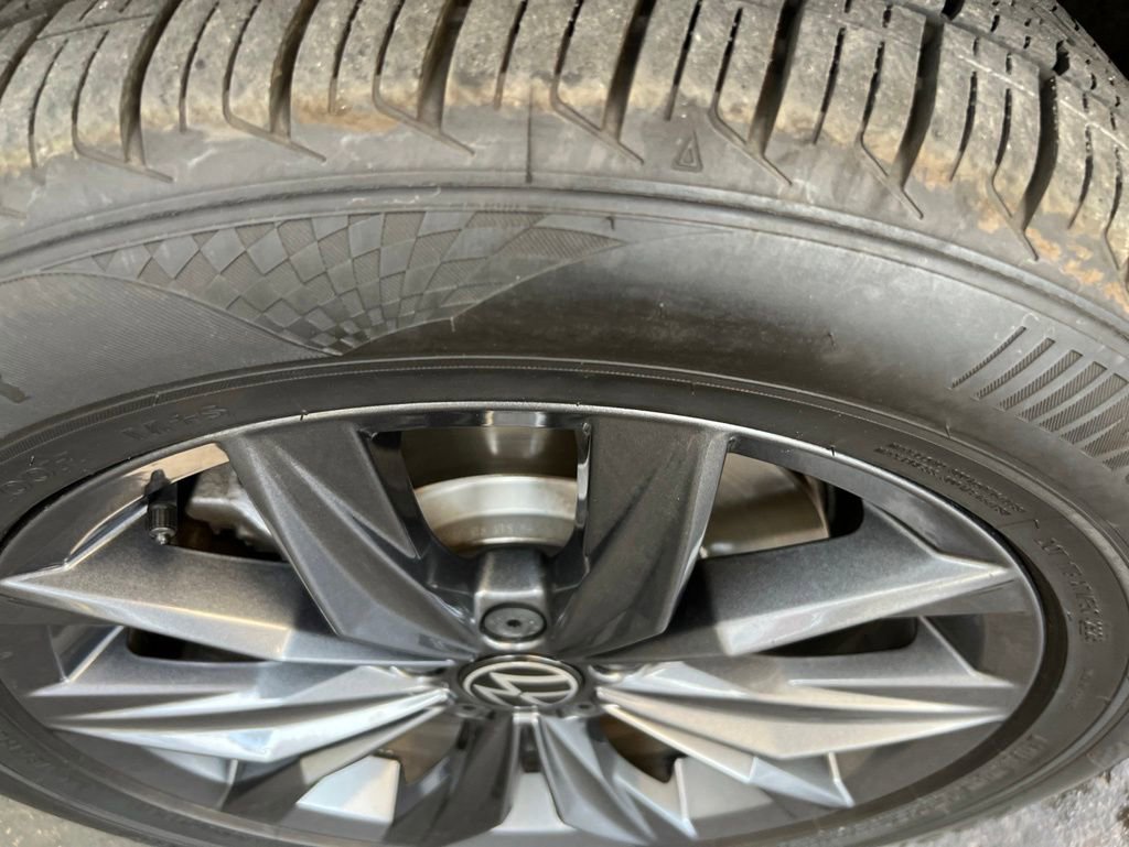 Used 2022 Volkswagen Tiguan SE FWD image 28