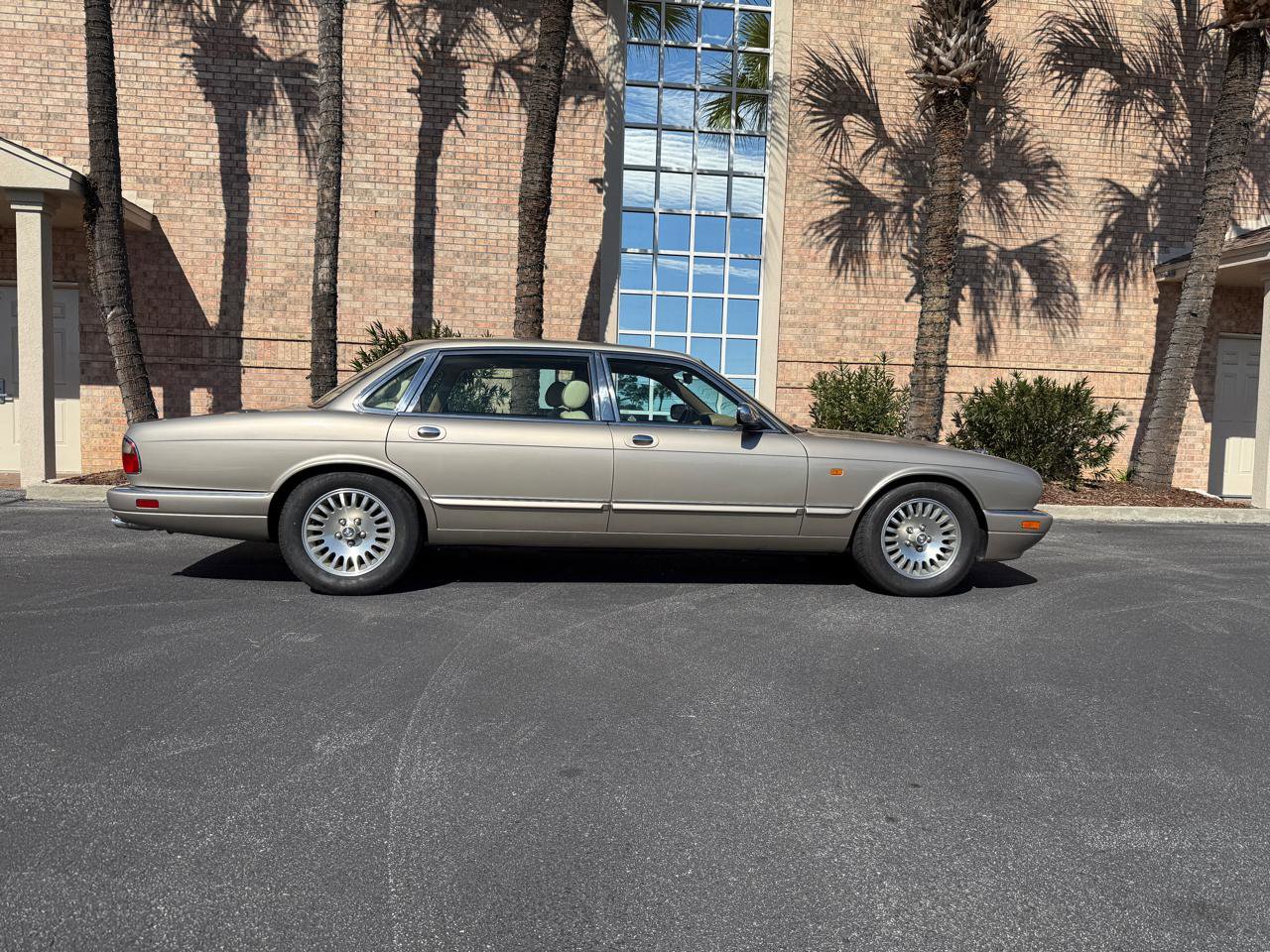 Used 1997 Jaguar XJ Vanden Plas Vanden Plas image 5