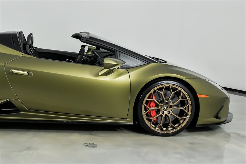 Used 2022 Lamborghini Huracan EVO RWD image 13