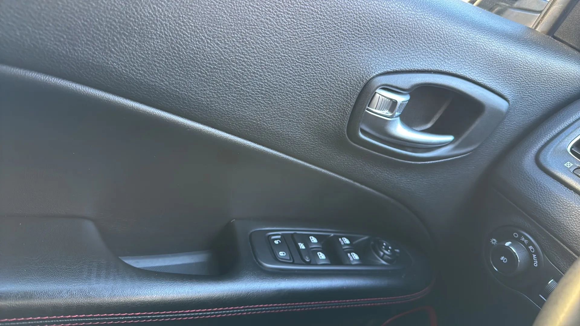 Used 2019 Jeep Compass Trailhawk image 22