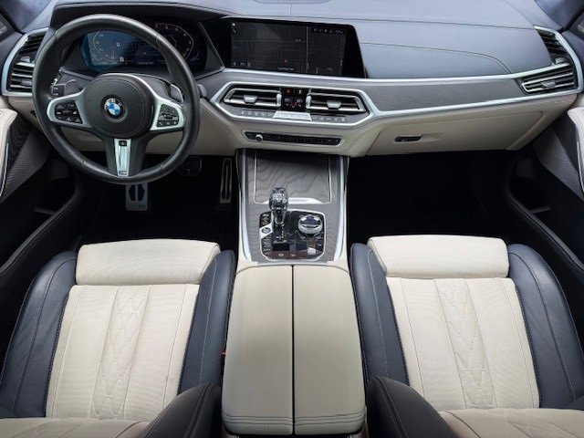 Used 2022 BMW X7 M50i image 24