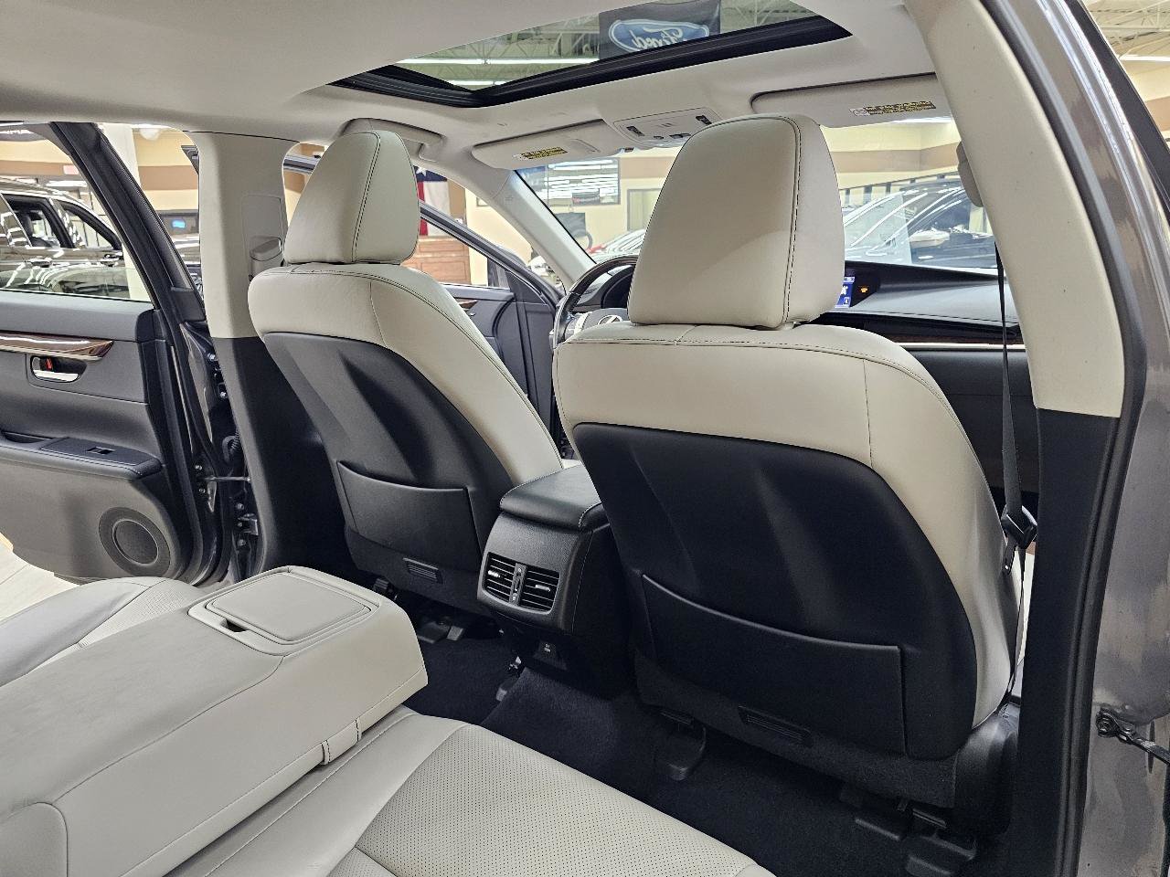 Used 2015 Lexus ES 350 w/ Luxury Package FWD image 23