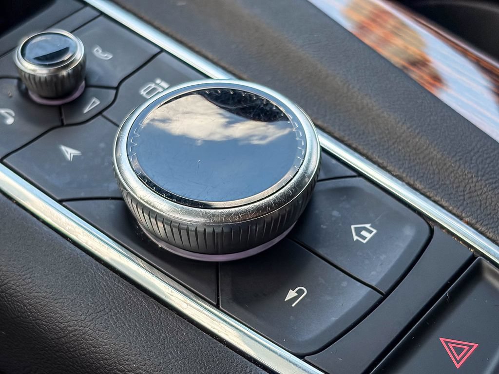 Used 2022 Cadillac Escalade Premium Luxury AWD/4WD image 28