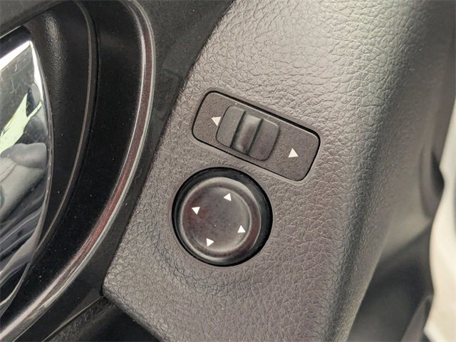 Used 2019 Nissan Rogue SV image 11