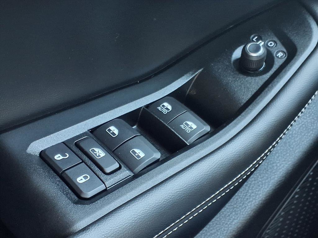 Used 2025 Jeep Grand Cherokee L Altitude image 10