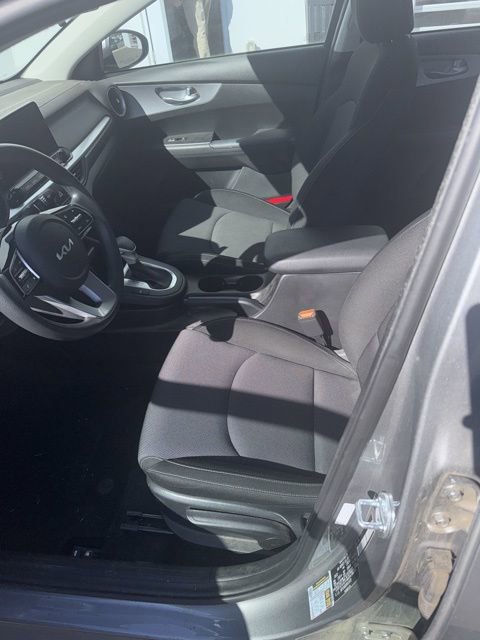 Used 2023 Kia Forte LXS w/ LXS Technology Package image 4