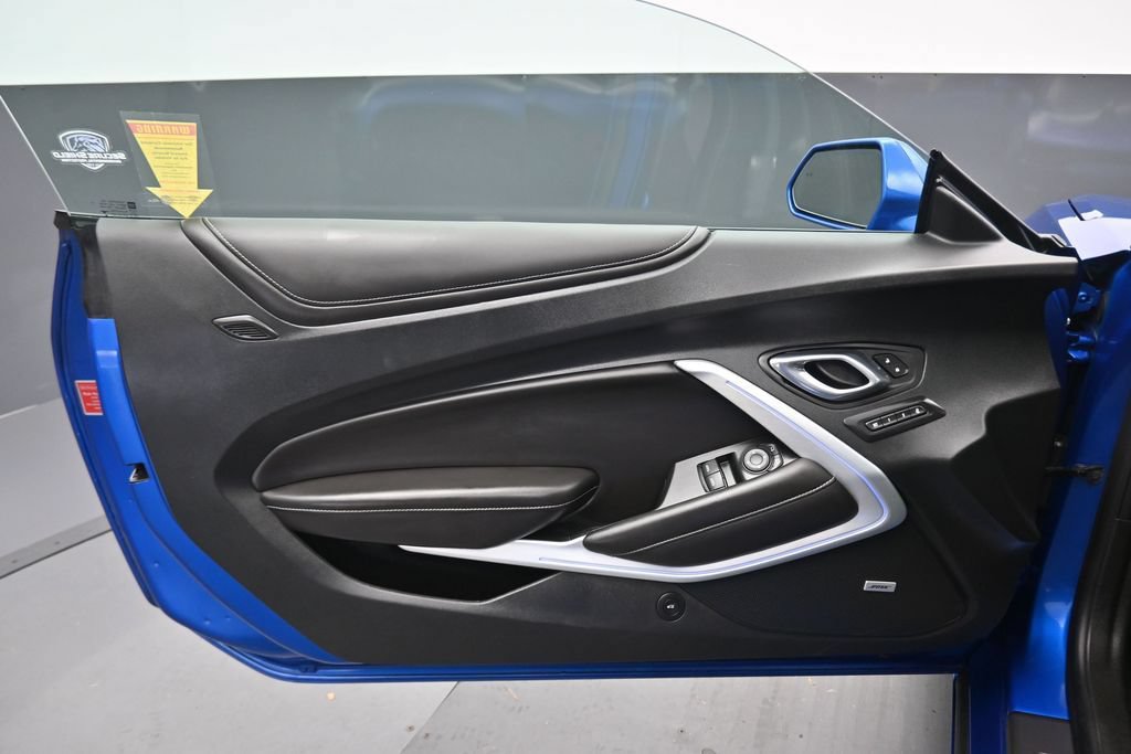 Used 2018 Chevrolet Camaro SS RWD image 9