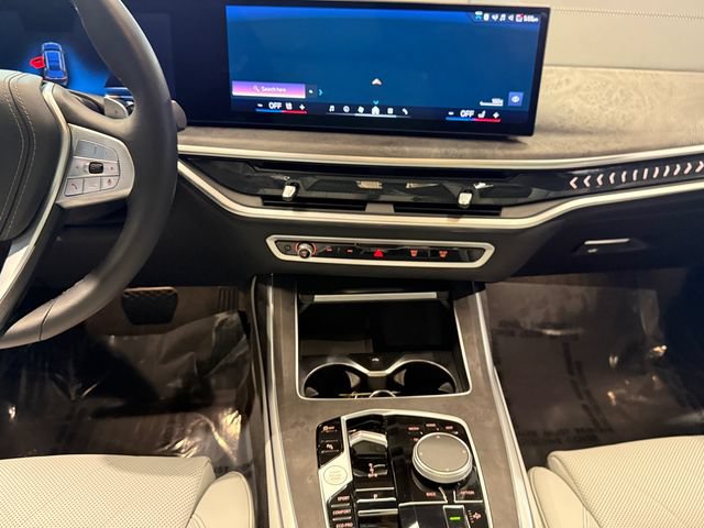 Used 2024 BMW X7 xDrive40i w/ Parking Assistance Package AWD/4WD image 14