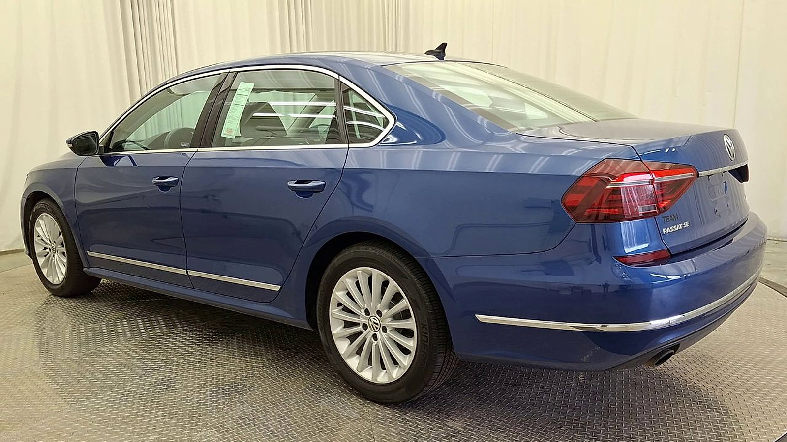 Used 2017 Volkswagen Passat 1.8T SE w/ SE Lighting Package image 9