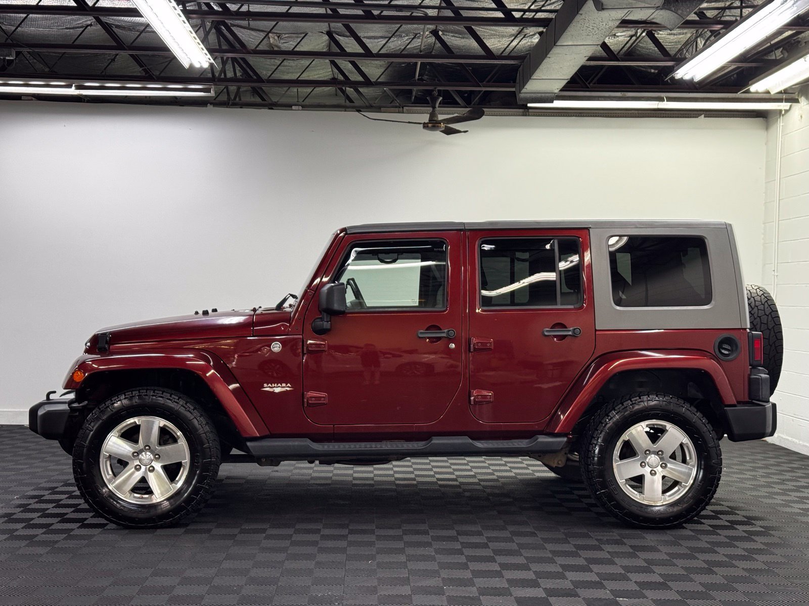 Used 2008 Jeep Wrangler Unlimited Sahara w/ Trailer Tow Group AWD/4WD image 3