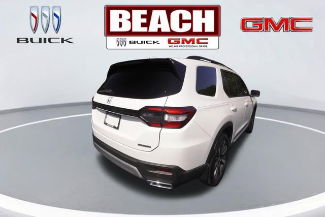 Used 2025 Honda Pilot Touring image 3
