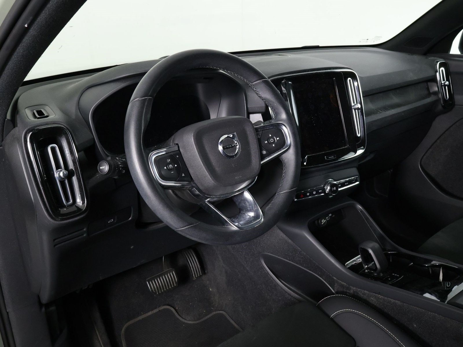 Certified 2023 Volvo C40 P8 Recharge Plus AWD/4WD image 14