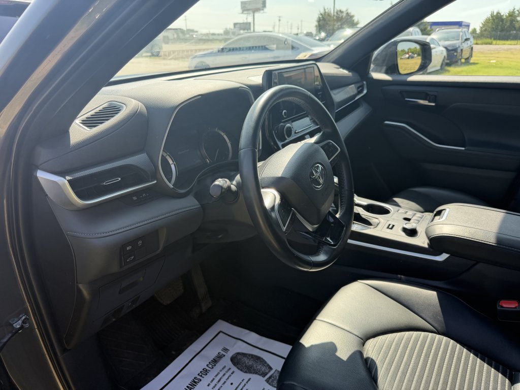Used 2023 Toyota Highlander XSE AWD/4WD image 7