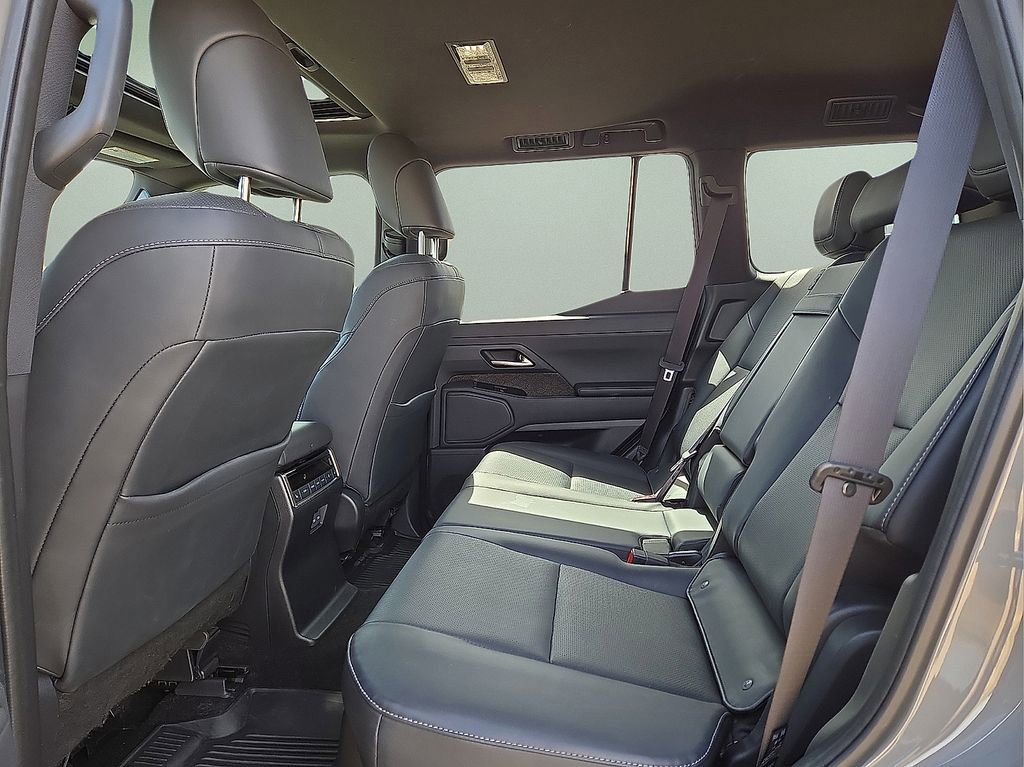 Used 2024 Lexus GX 550 w/ Accessory Package (Z1) image 15