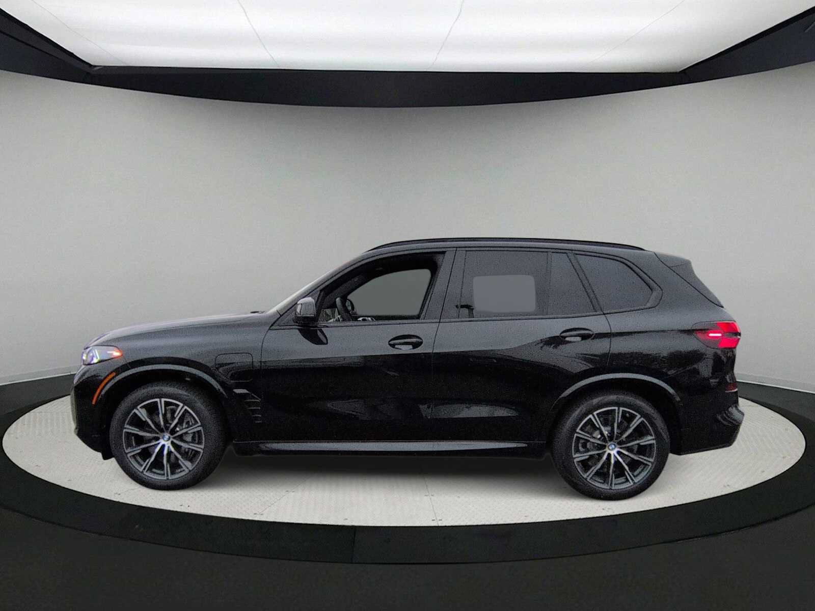 Used 2026 BMW X5 xDrive50e w/ M Sport Package AWD/4WD image 5