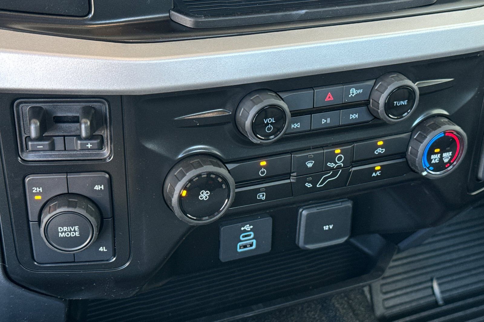 New 2025 Ford F550 4x4 Regular Cab Super Duty image 21