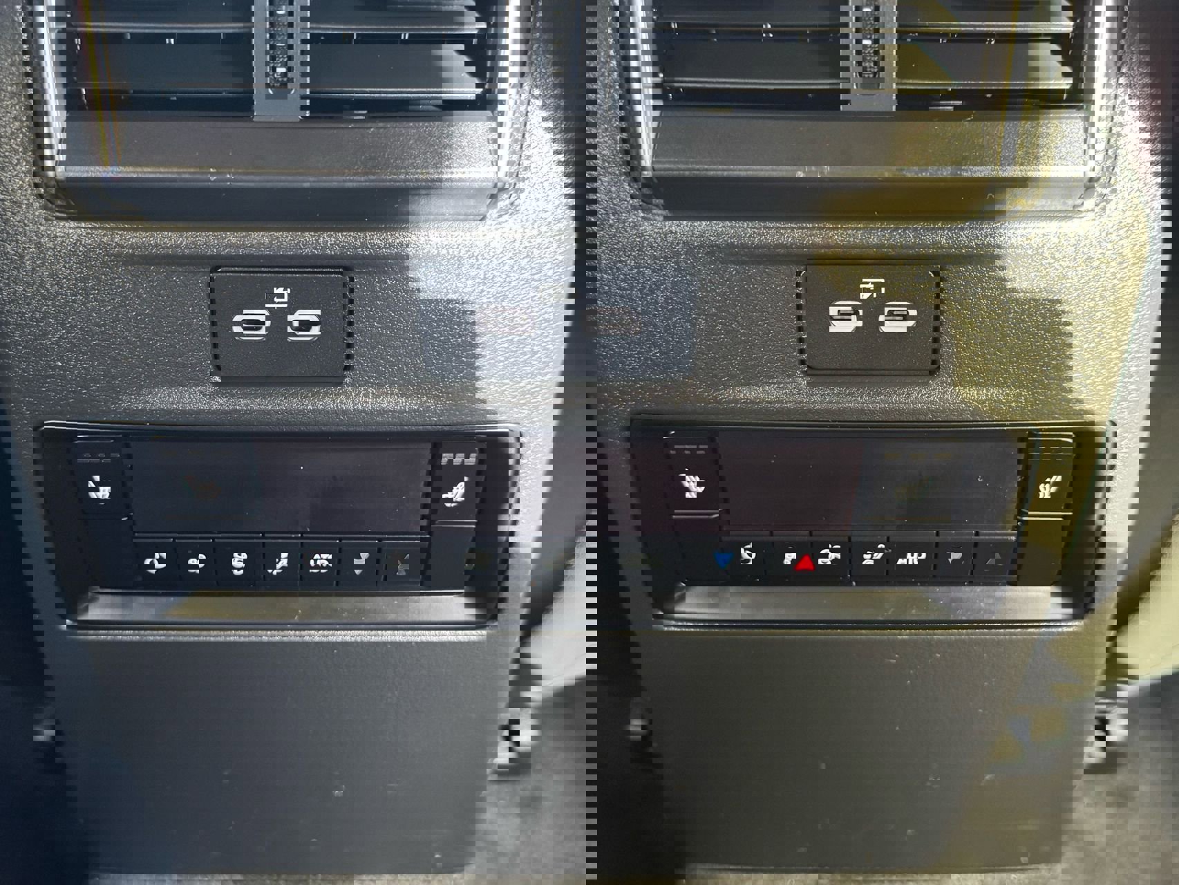 Used 2025 MAZDA CX-70 3.3 Turbo S w/ Premium Package image 34