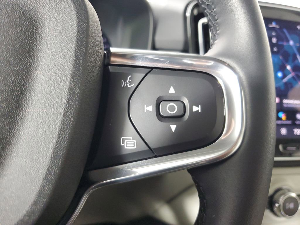 Certified 2026 Volvo XC40 B5 Plus w/ Protection Package Premier image 28