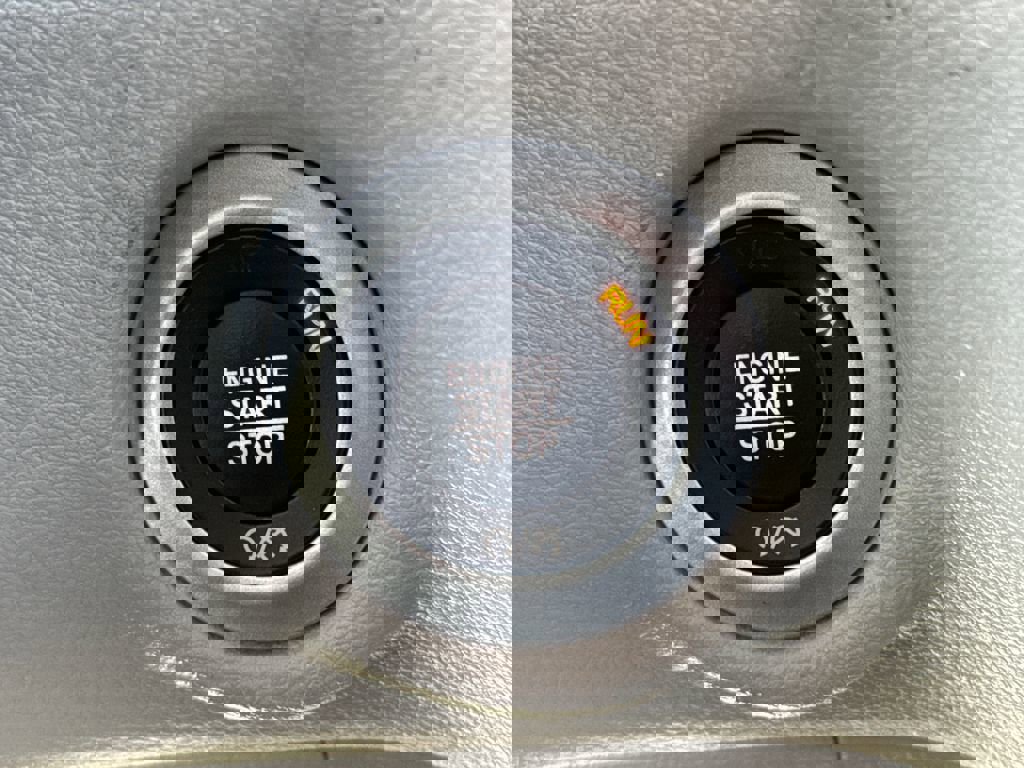 Used 2024 Chrysler Pacifica Touring-L image 25