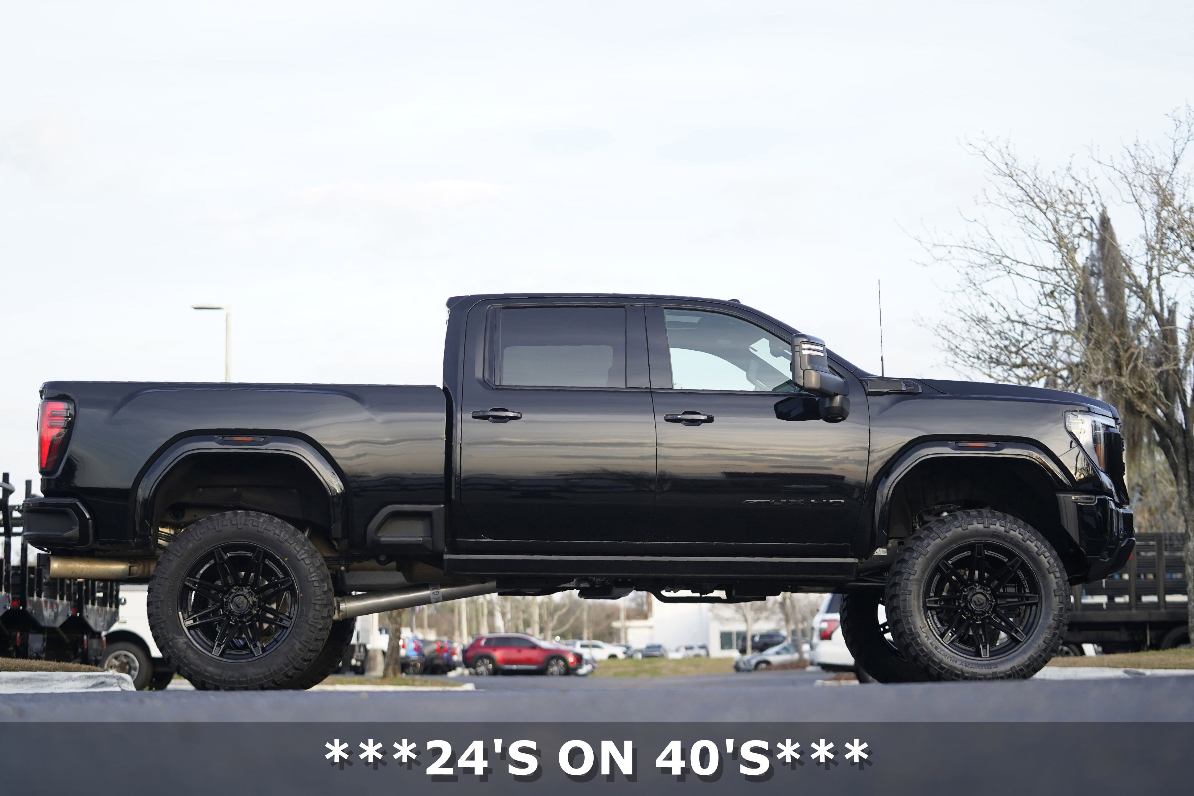 Used 2025 GMC Sierra 2500 AT4X image 5